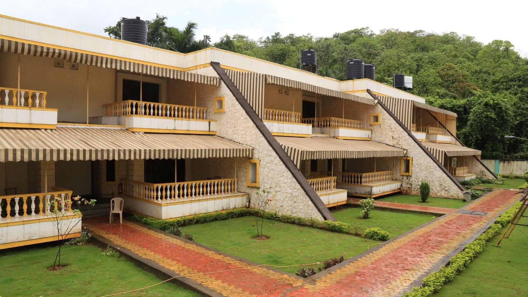 Panoramic Resort Panvel Karnāla Exteriör bild