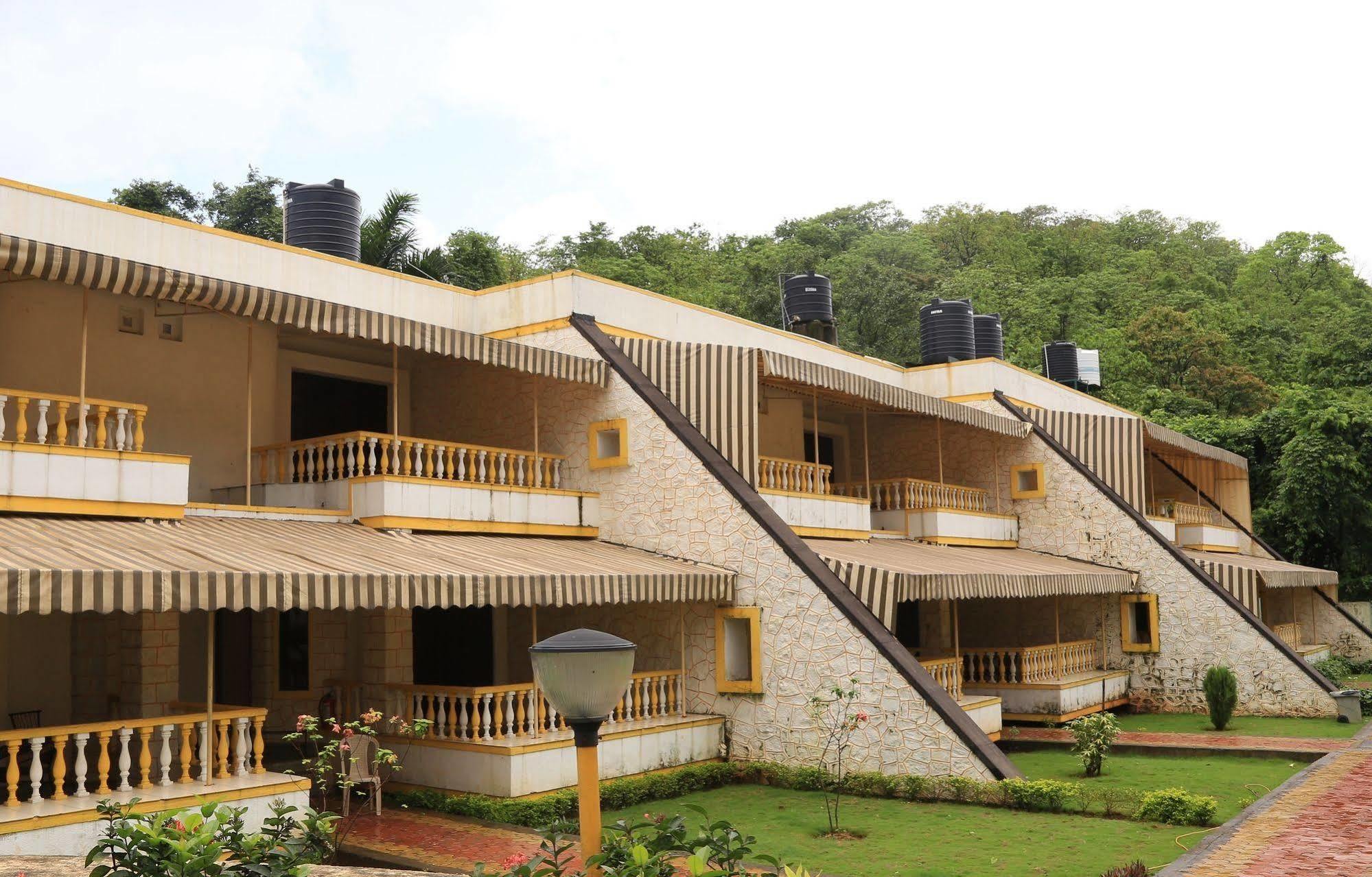 Panoramic Resort Panvel Karnāla Exteriör bild