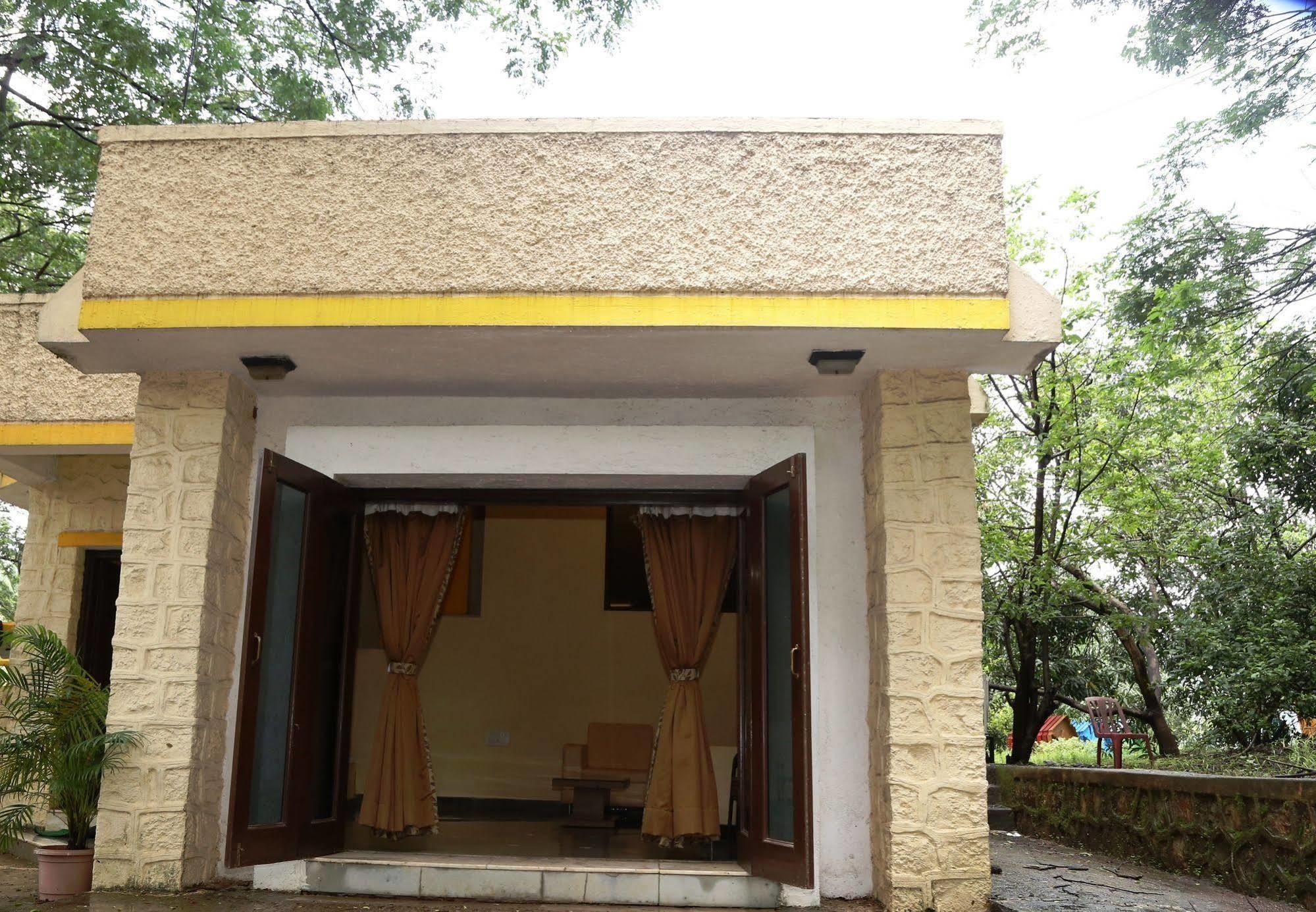 Panoramic Resort Panvel Karnāla Exteriör bild